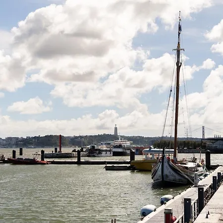 Premium 41br With Iconic Tagus Views *