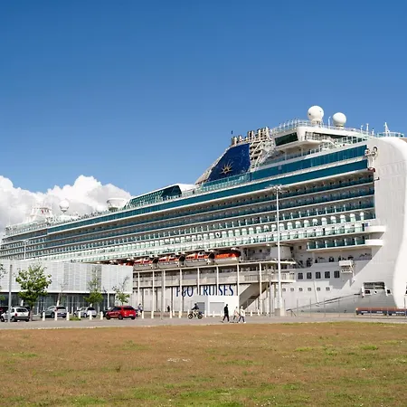 Modern 41br With Art & Tagus River Views Lissabon