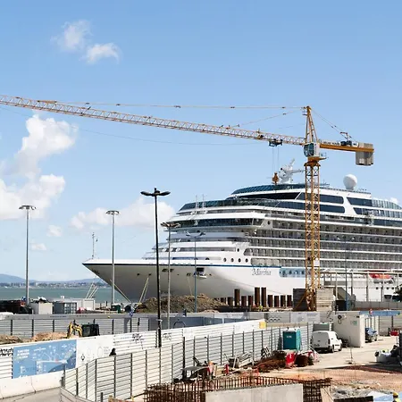 Modern 41br With Art & Tagus River Views 公寓