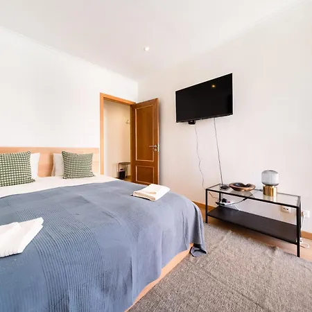 Modern 41br With Art & Tagus River Views Apartment