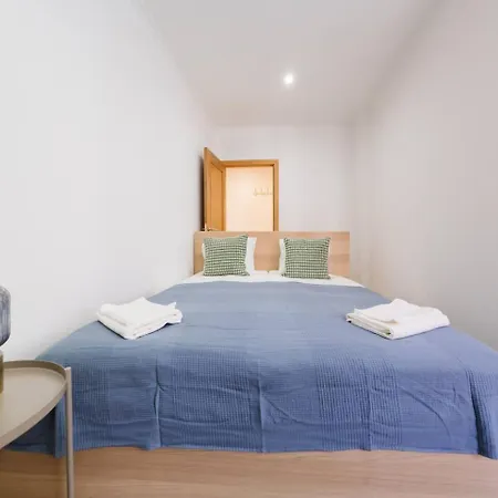 Modern 41br With Art & Tagus River Views Lissabon