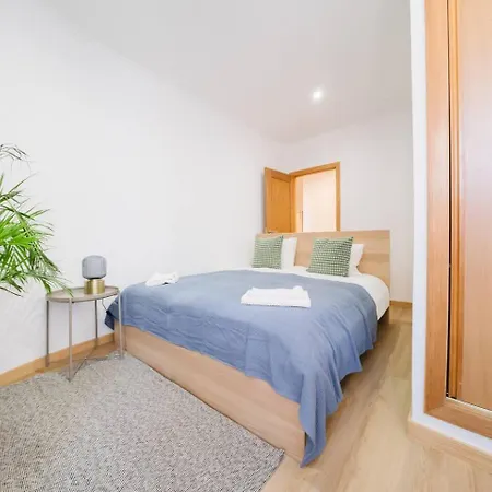 Modern 41br With Art & Tagus River Views Lissabon