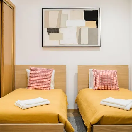 Modern 41br With Art & Tagus River Views * Lissabon