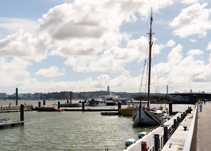 Premium 41Br With Iconic Tagus Views *