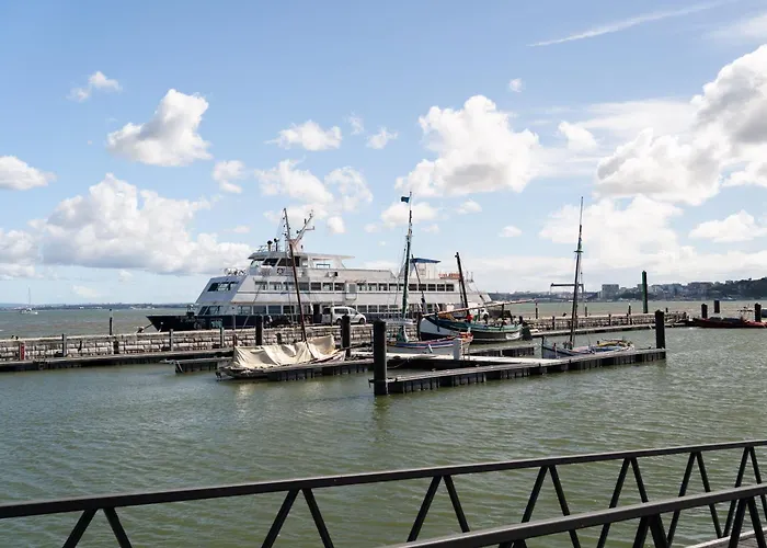 Premium 41Br With Iconic Tagus Views