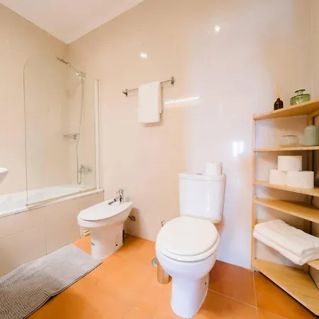 アパート Modern 41br With Art & Tagus River Views リスボン