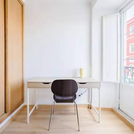 アパート Modern 41br With Art & Tagus River Views リスボン