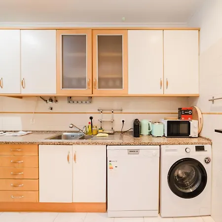 アパート Modern 41br With Art & Tagus River Views リスボン