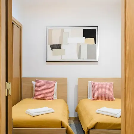 Gem 4 1br With Art & River Views Apartment