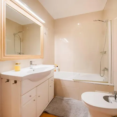 Gem 4 1br With Art & River Views